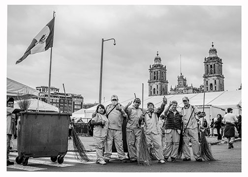 Photograph from Valeria Contreras’s México series titled Barrenderos.